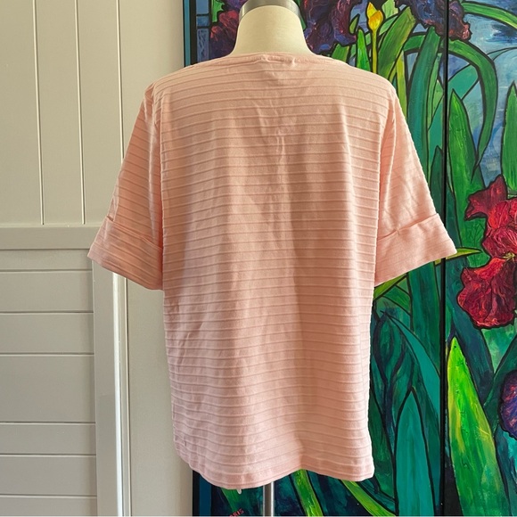 JUST IN Textured Short Sleeve Top Pastel Pink Blush Liz Claiborne Scoop Neck - Picture 2 of 7